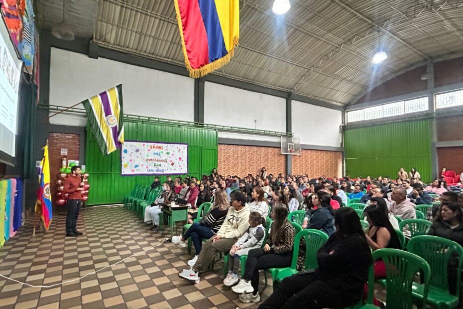 Escuela de Padres en el Gimnasio Moderno Robinson Crusoe.